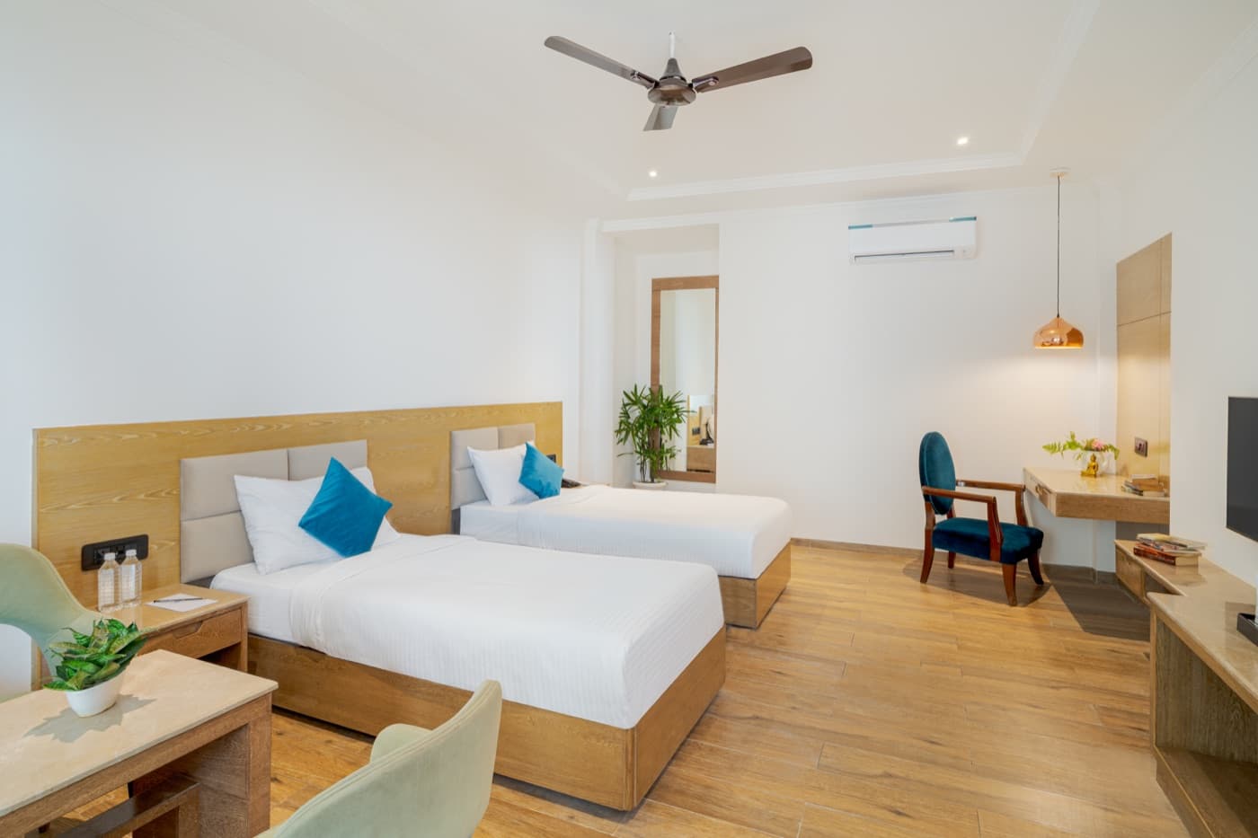 Twin-bed room with work desk